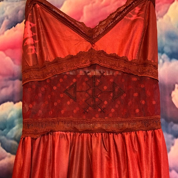 Elegant Red Maxi Dress - Picture 5 of 5